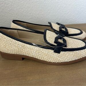 Kenneth Cole Tan and Black Flats with Bow Accent